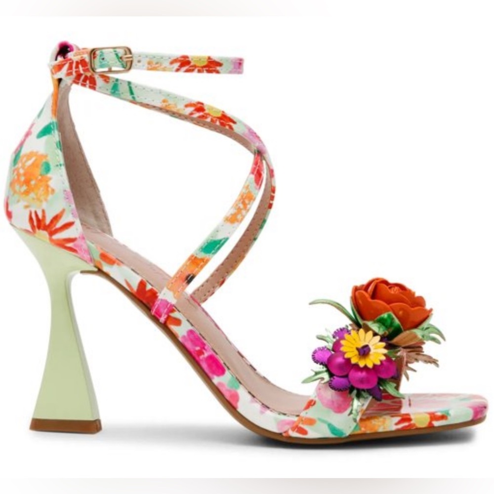 NWOB Betsey Johnson Malorie Strappy Sandal - Picture 4 of 6
